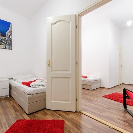 Like Home - Opera Apartments Βουδαπέστη Εξωτερικό φωτογραφία