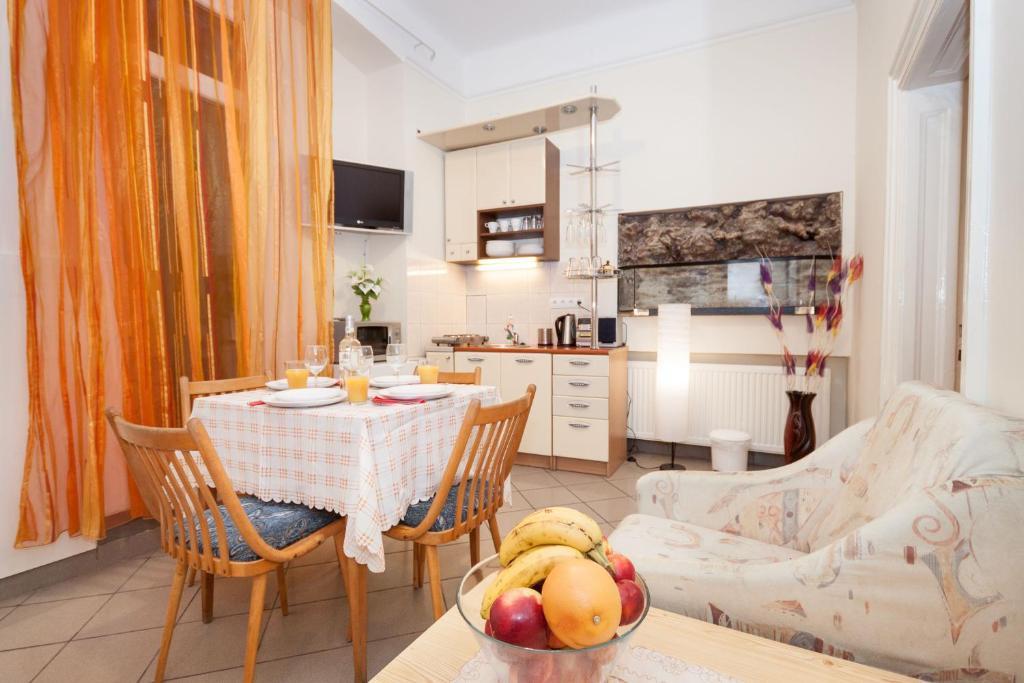 Like Home - Opera Apartments Βουδαπέστη Εξωτερικό φωτογραφία