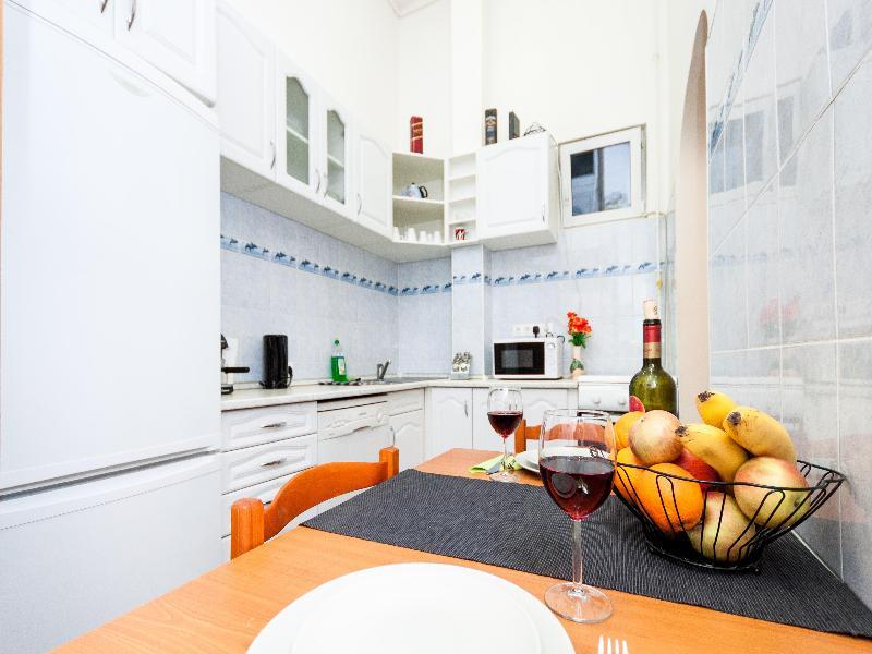 Like Home - Opera Apartments Βουδαπέστη Εξωτερικό φωτογραφία