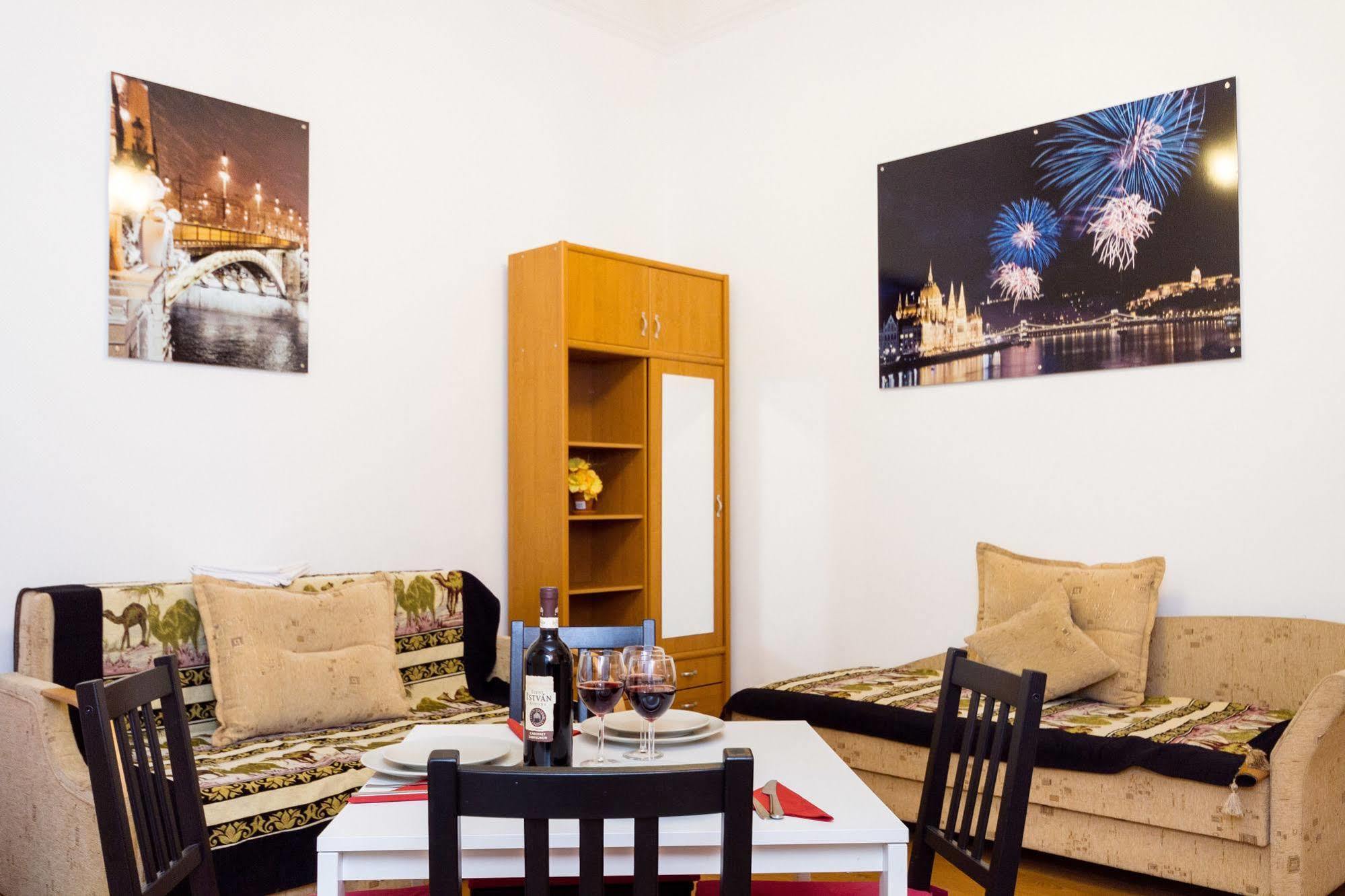 Like Home - Opera Apartments Βουδαπέστη Εξωτερικό φωτογραφία