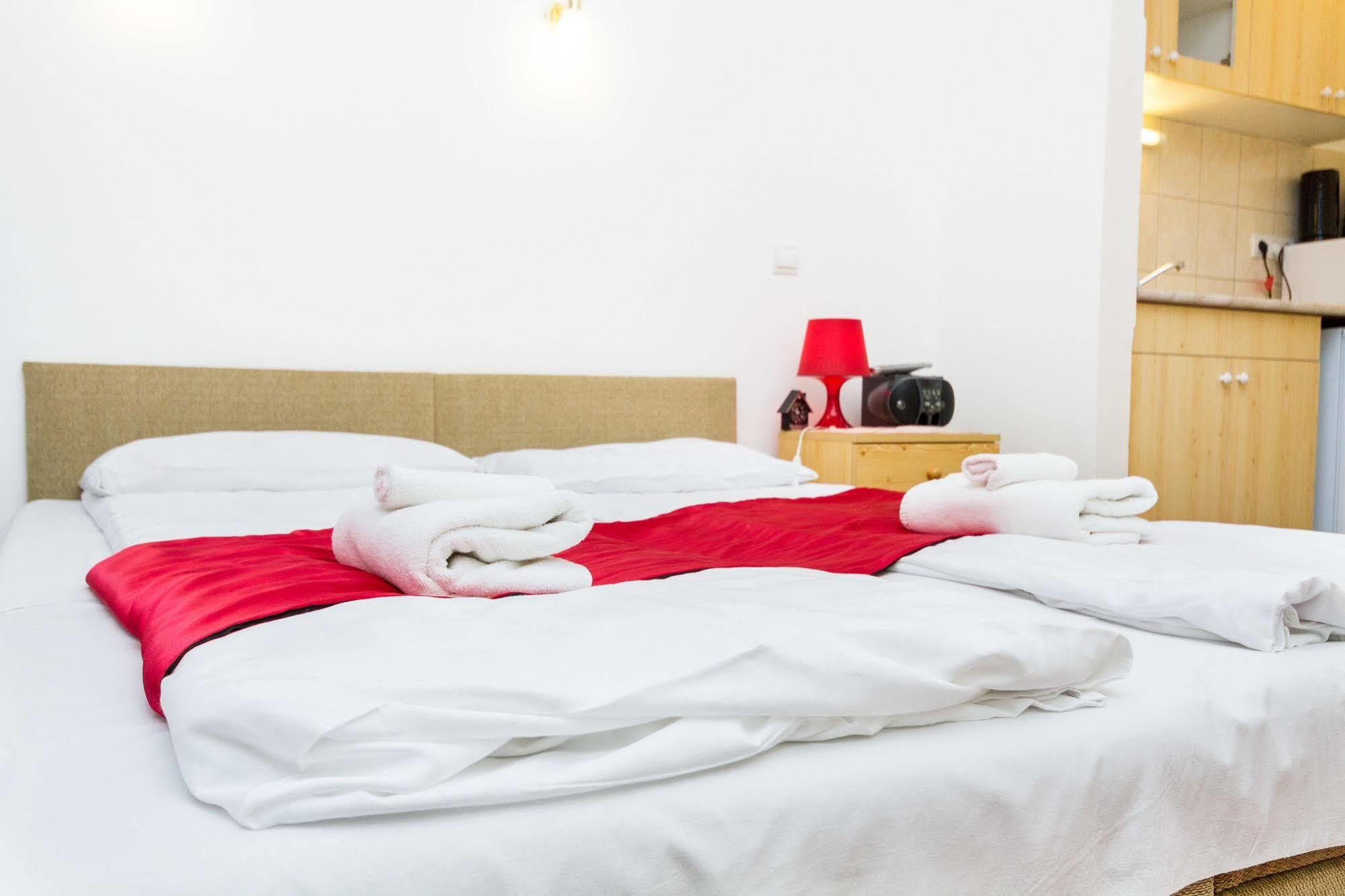 Like Home - Opera Apartments Βουδαπέστη Εξωτερικό φωτογραφία